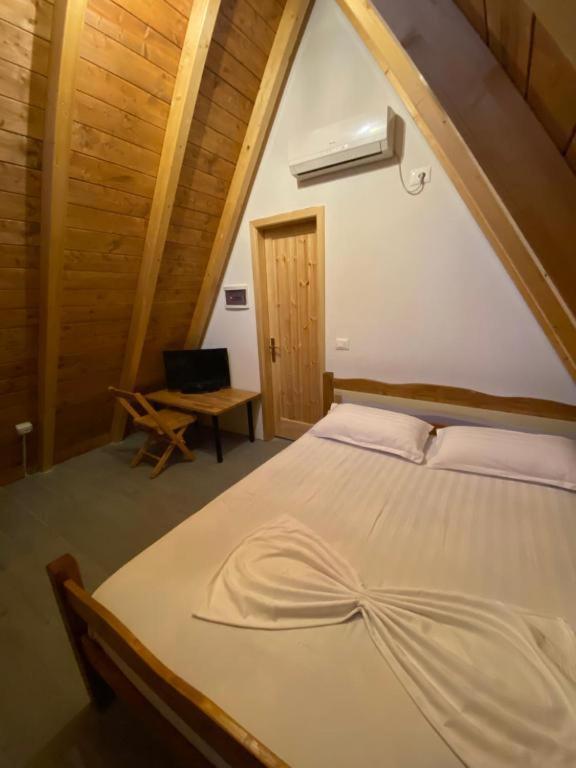 Room In Center Shkodër Buitenkant foto